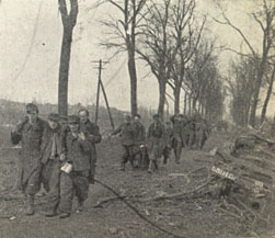 [Prisoners of war trek back to the Linnich]