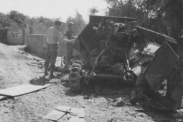 SdKfz 251/9: Destroyed German SdKfz 251/9 Halftrack