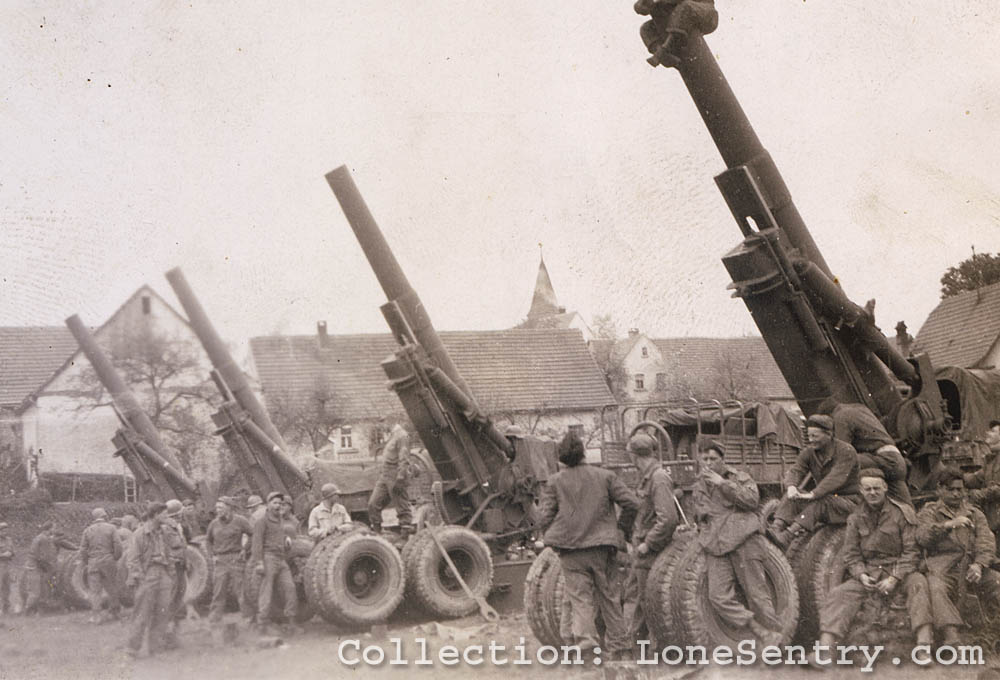 8-inch howitzers of the 995th Field Artillery Battalion. (Collection LoneSentry.com)
