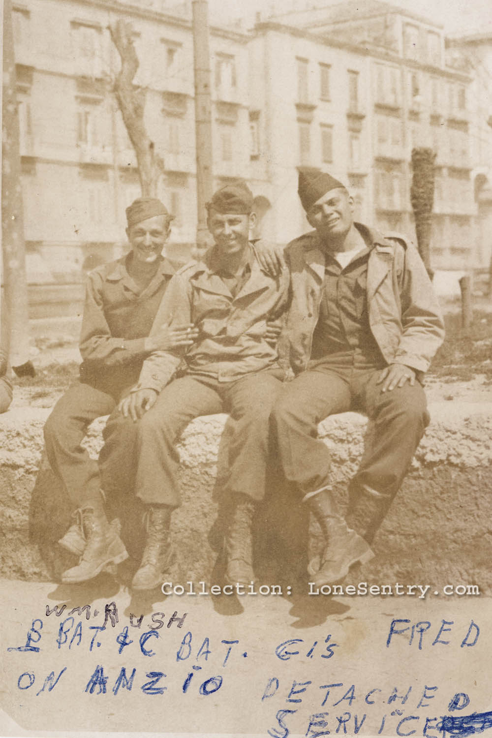 Men of the 995th Field Artillery Battalion at Anzio. (Collection LoneSentry.com)