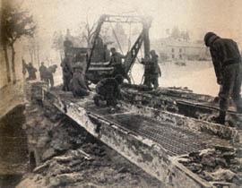 [6th Armored: Engineers Build Bridge]