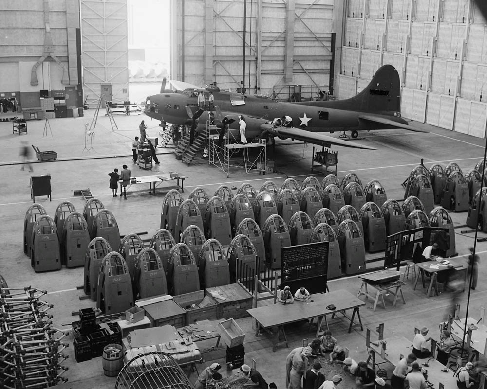 A B-17F Flying Fortress undergoes final assembly and inspection in a hangar at Douglas Aircraft factory in Long Beach, California in 1942. (U.S. National Archives Photograph / Alfred T. Palmer.)