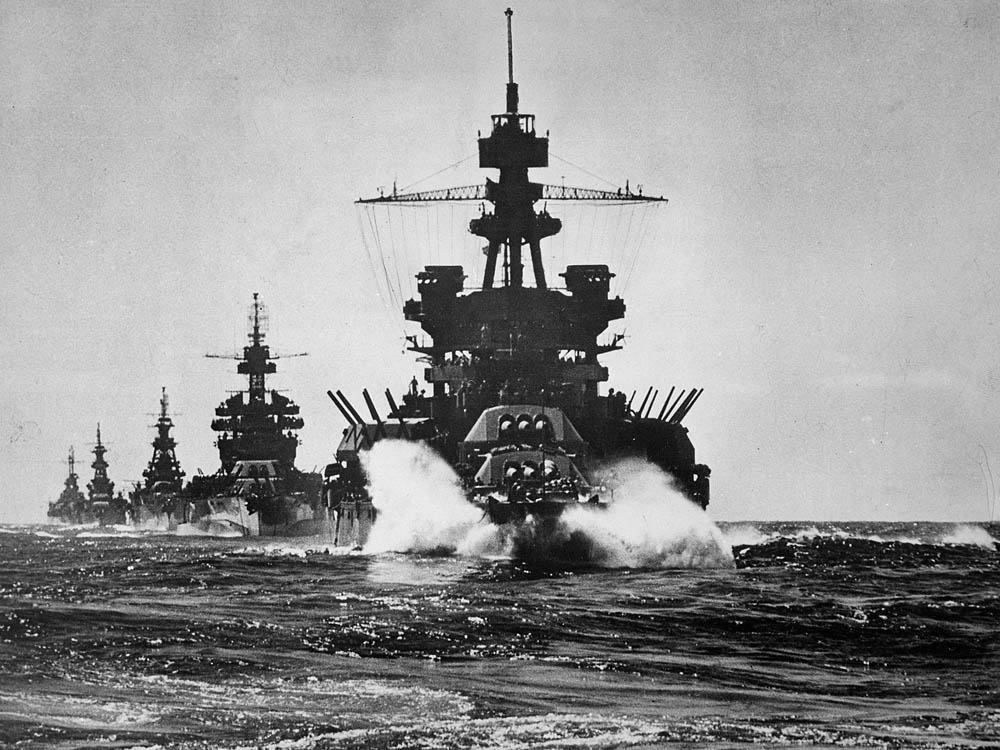 The battleship USS Pennsylvania (BB-38) leads a battleship and three cruisers into Lingayen Gulf preceding the landing on Luzon, Philippines, January 1945.