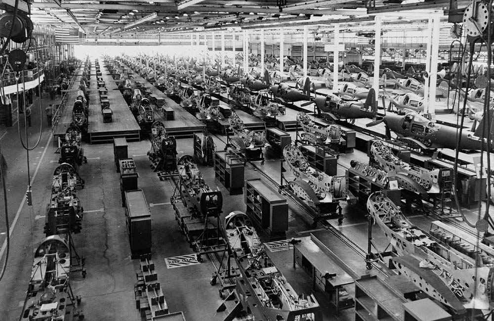 Bell P-39 Airacobra and Bell P-63 Kingcobra fighters are manufactured at assembly plant of the Bell Aircraft Corporation at Wheatfield, New York. (U.S. Library of Congress Photograph.)