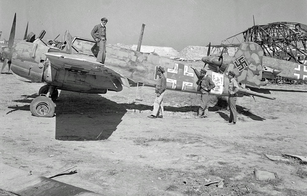 American soldiers inspect captured German Henschel Hs 129B of 5.(Pz)/Schlachtgeschwader 1 at El Aouiana airport, Tunis, Tunisia, in May 1943. (United States Library of Congress Photograph.)