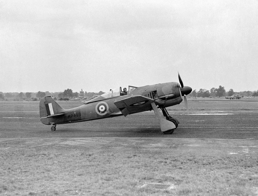 A captured Focke-Wulf Fw 190A-3 taxis at the Royal Aircraft Establishment, Farnborough in August 1942 during evaluation. (Imperial War Museum Photograph.)