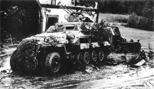 M.G. 151/15 und M.G. 151/20 Drilling auf m. S.P.W. (Sd Kfz. 251/21): Triple Machine Gun on Semitracked Vehicle M.G. 151/15 und M.G. 151/20 Drilling auf m. S.P.W. (Sd Kfz. 251/21): Triple Machine Gun on Semitracked Vehicle