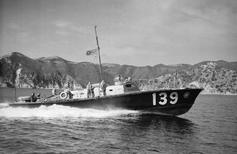 High Speed Launch (HSL 139) of No. 251 Air/Sea Rescue Unit photographed off the coast of Algeria. (Imperial War Museum Photograph.)