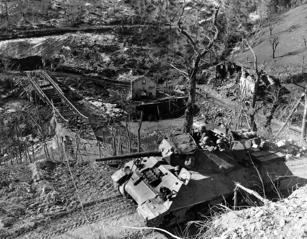 An M-10 Tank Destroyer of the 701st Tank Destroyer Battalion advances in support of the U.S. 10th Mountain Division in Italy during the campaign in the North Apennines. (U.S. Archives Photograph.)